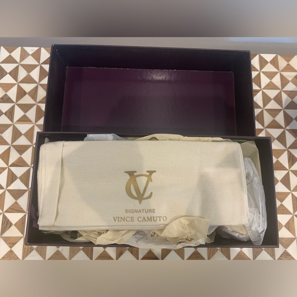 NIB Vince Camuto Signature VI- Chelsie Black-White Pepe Snake Flats - Picture 8 of 10